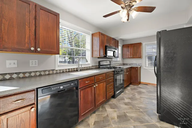 $395,000 | 25721 West Lakeview Avenue, Wauconda, IL 60084