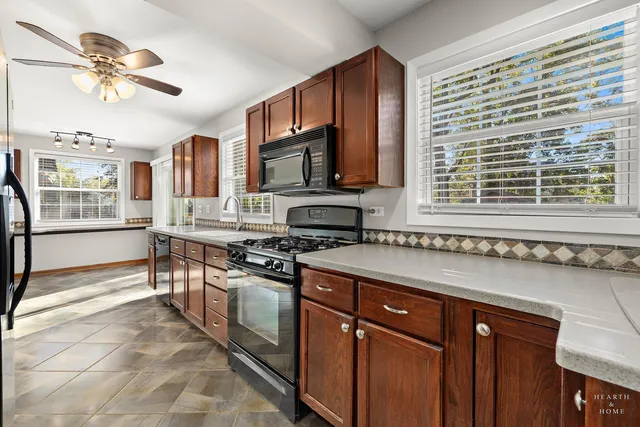 $395,000 | 25721 West Lakeview Avenue, Wauconda, IL 60084