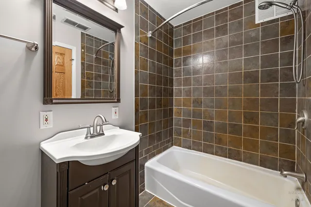 $395,000 | 25721 West Lakeview Avenue, Wauconda, IL 60084