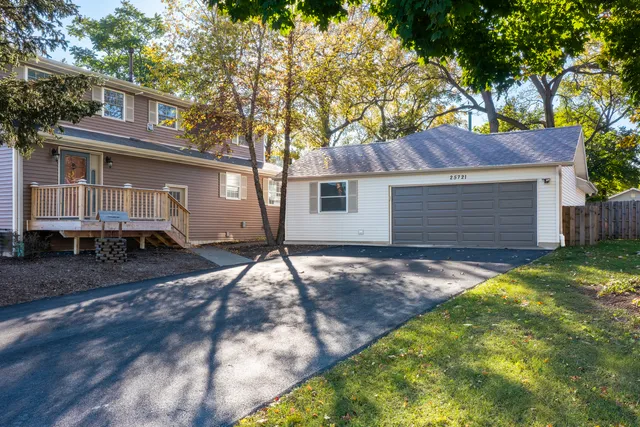 $395,000 | 25721 West Lakeview Avenue, Wauconda, IL 60084