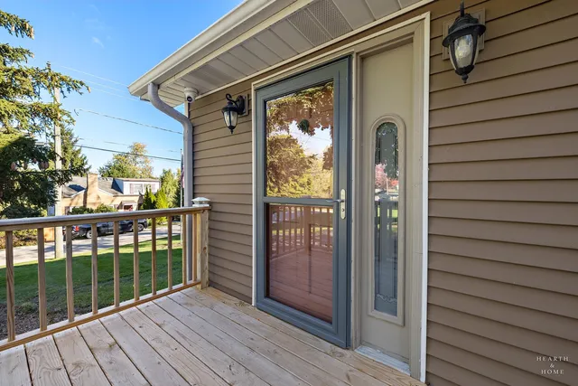 $395,000 | 25721 West Lakeview Avenue, Wauconda, IL 60084