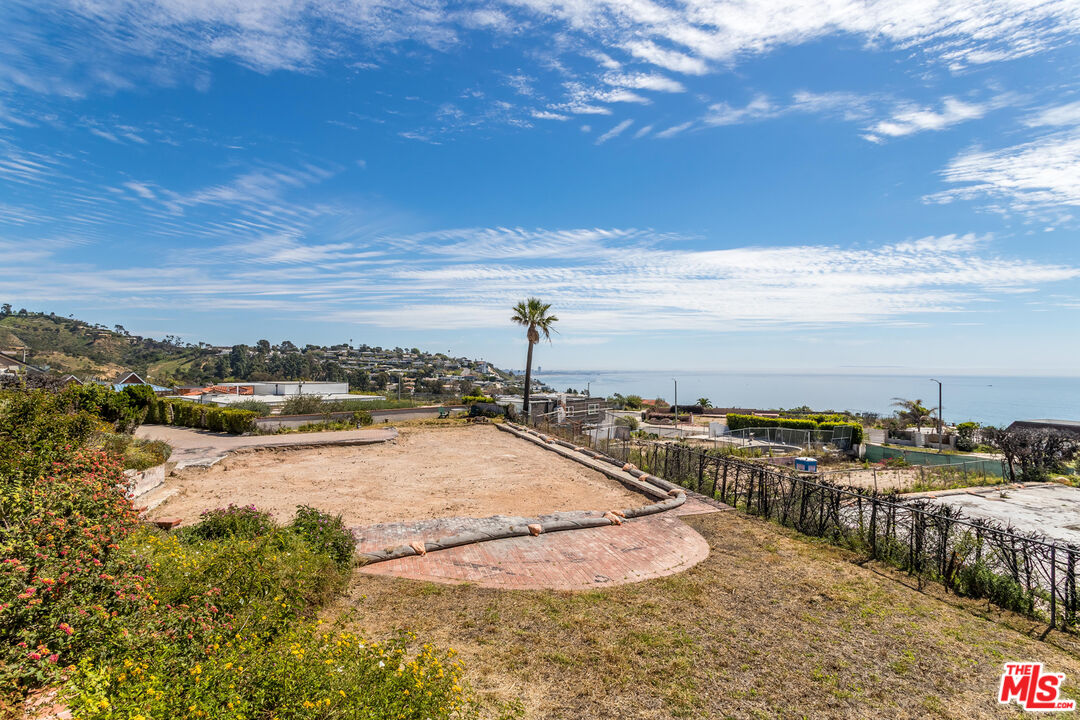 3813 Surfwood Road Malibu, CA 90265 - Photo 7 of 12
