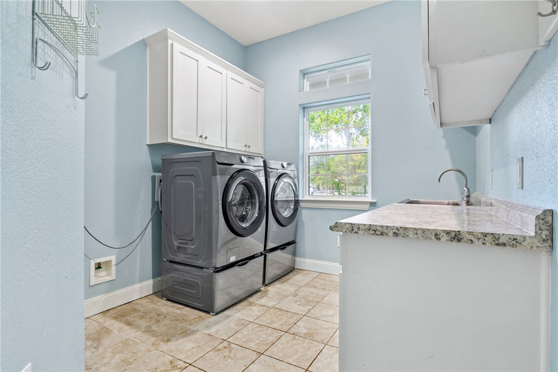 275 Woodruff Road Waco, TX 76705 - Photo 15 of 42 a utility room with dryer and washer