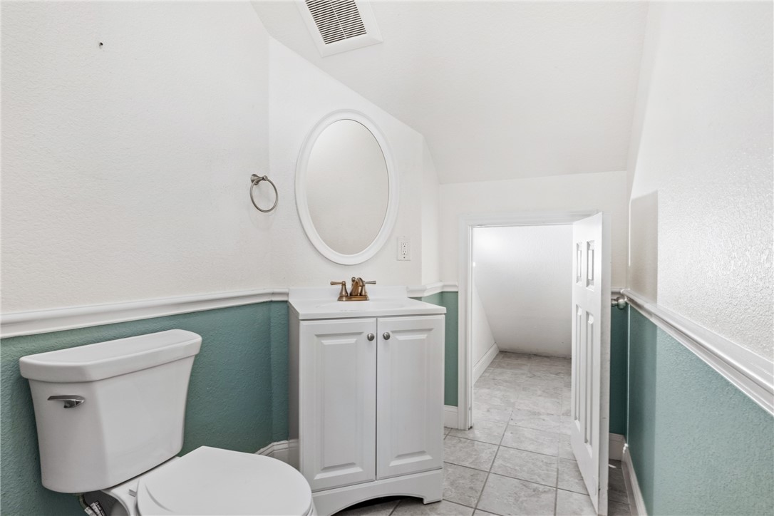 275 Woodruff Road Waco, TX 76705 - Photo 20 of 42 a bathroom with a toilet a sink and a mirror