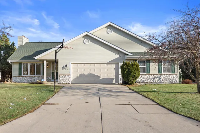 $549,900 | 7170 Countryside Drive, Franklin, WI 53132