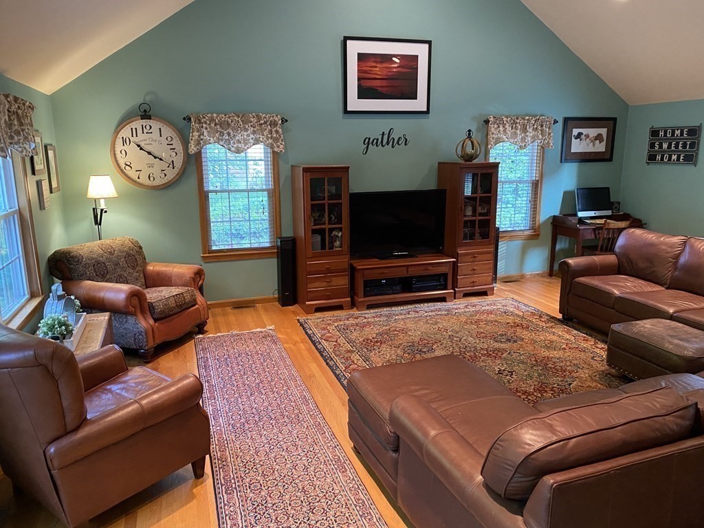 219 Irondequoit Road Franklin, MA 02038 - Photo 4 of 29 Gallery Image 4