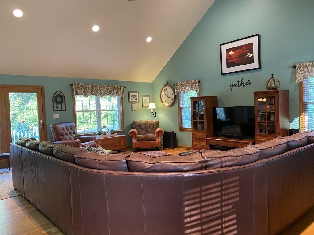 219 Irondequoit Road Franklin, MA 02038 - Photo 5 of 29 Gallery Image 5