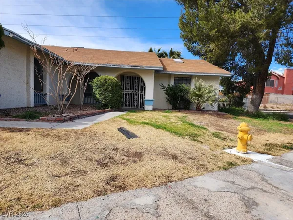 $2,575 | 1823 Niblick Circle, Las Vegas, NV 89142