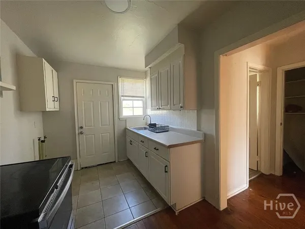 $1,200 | 1820 East 39th Street, Savannah, GA 31404