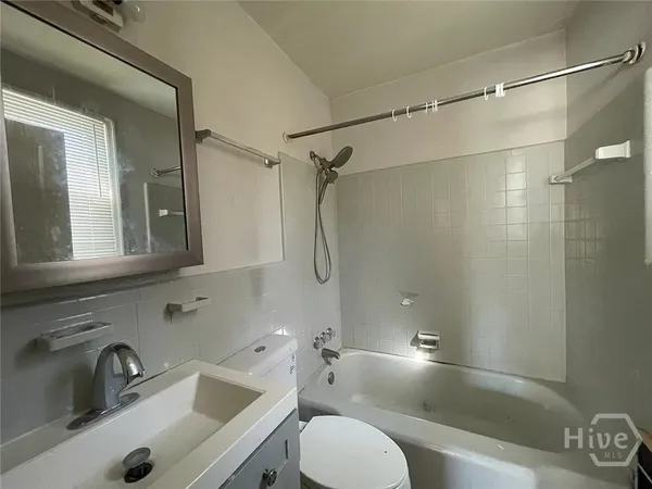 $1,200 | 1820 East 39th Street, Savannah, GA 31404