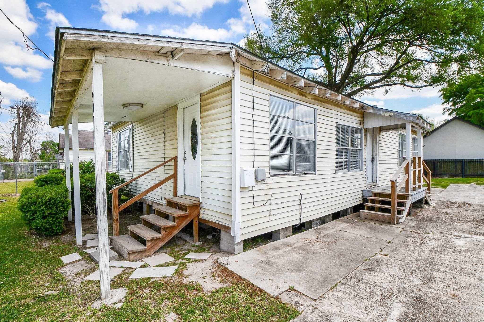 941 Lucky Street Houston, TX 77088 - Photo 2 of 18