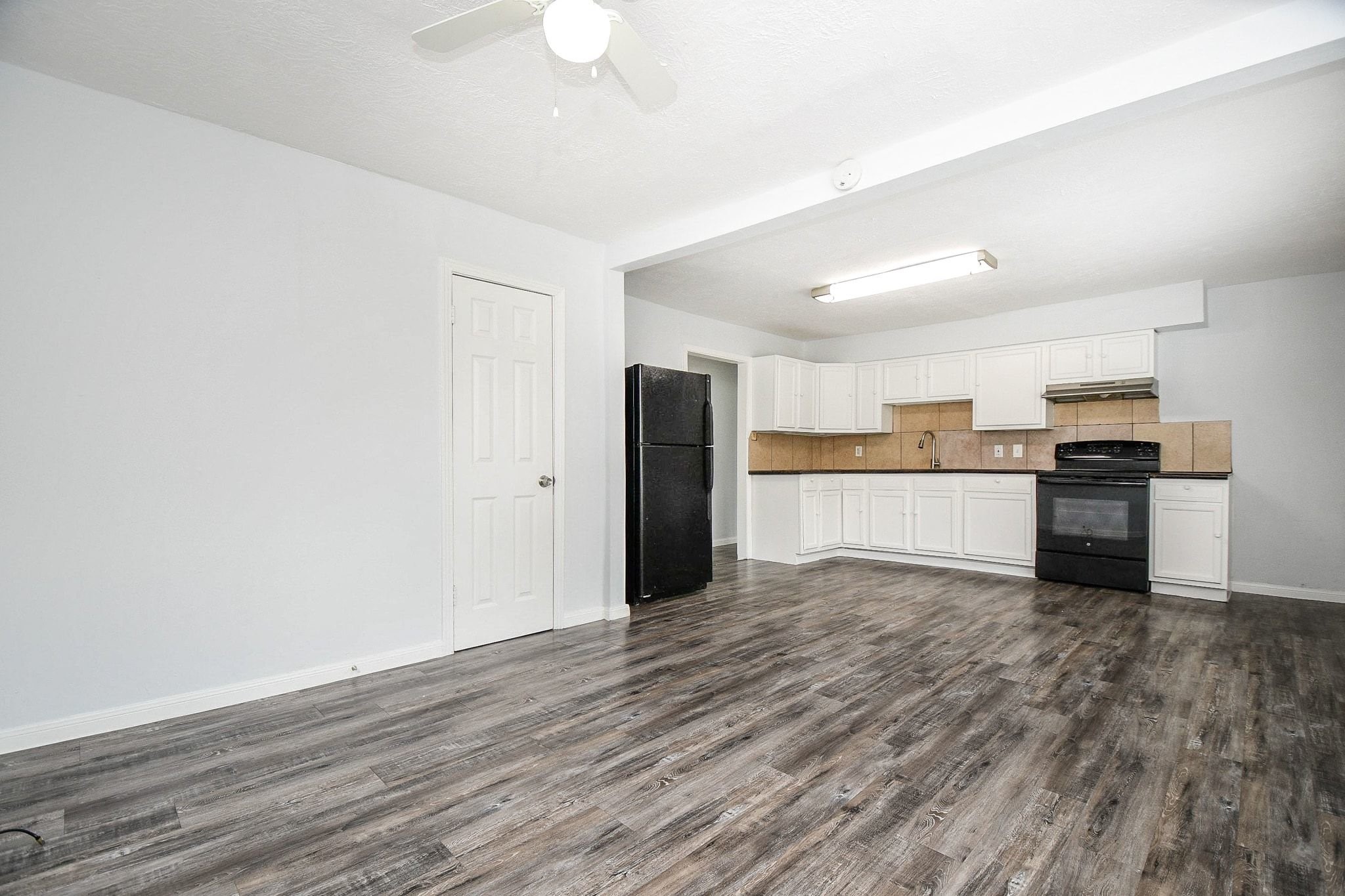 941 Lucky Street Houston, TX 77088 - Photo 3 of 18 Kitchen