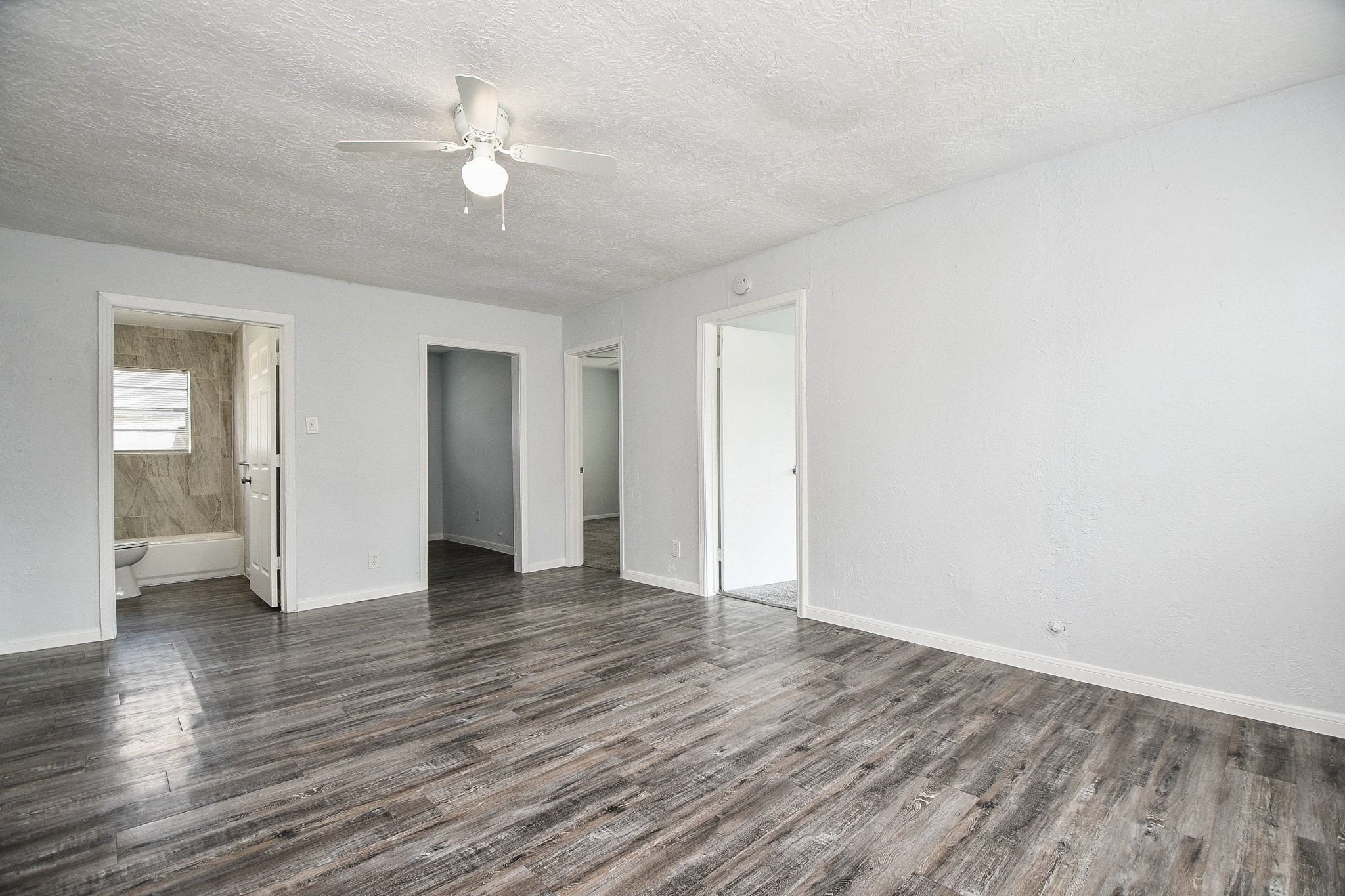 941 Lucky Street Houston, TX 77088 - Photo 5 of 18 Living area.
