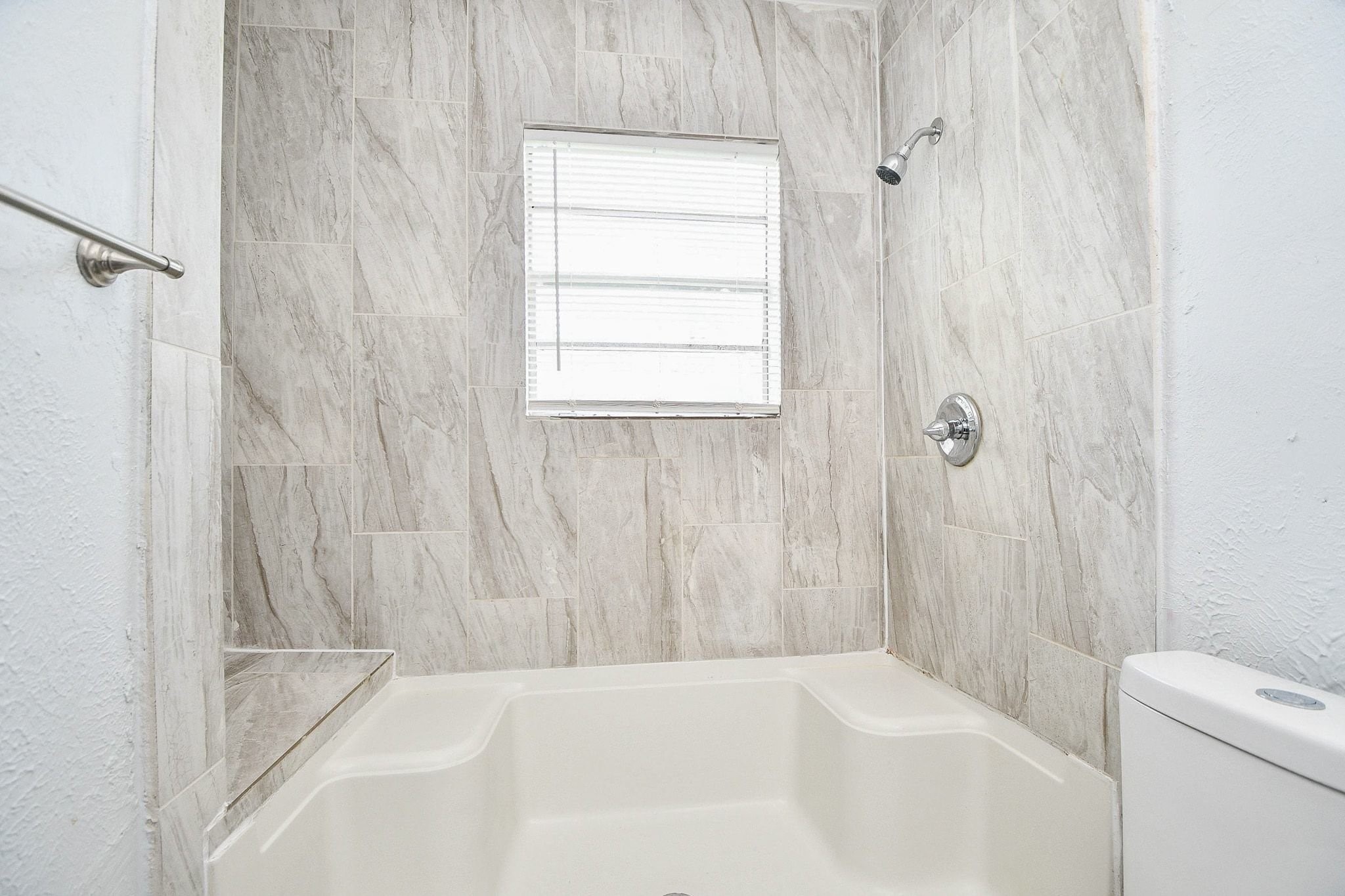 941 Lucky Street Houston, TX 77088 - Photo 8 of 18 Shower tub combination in primary bathroom.
