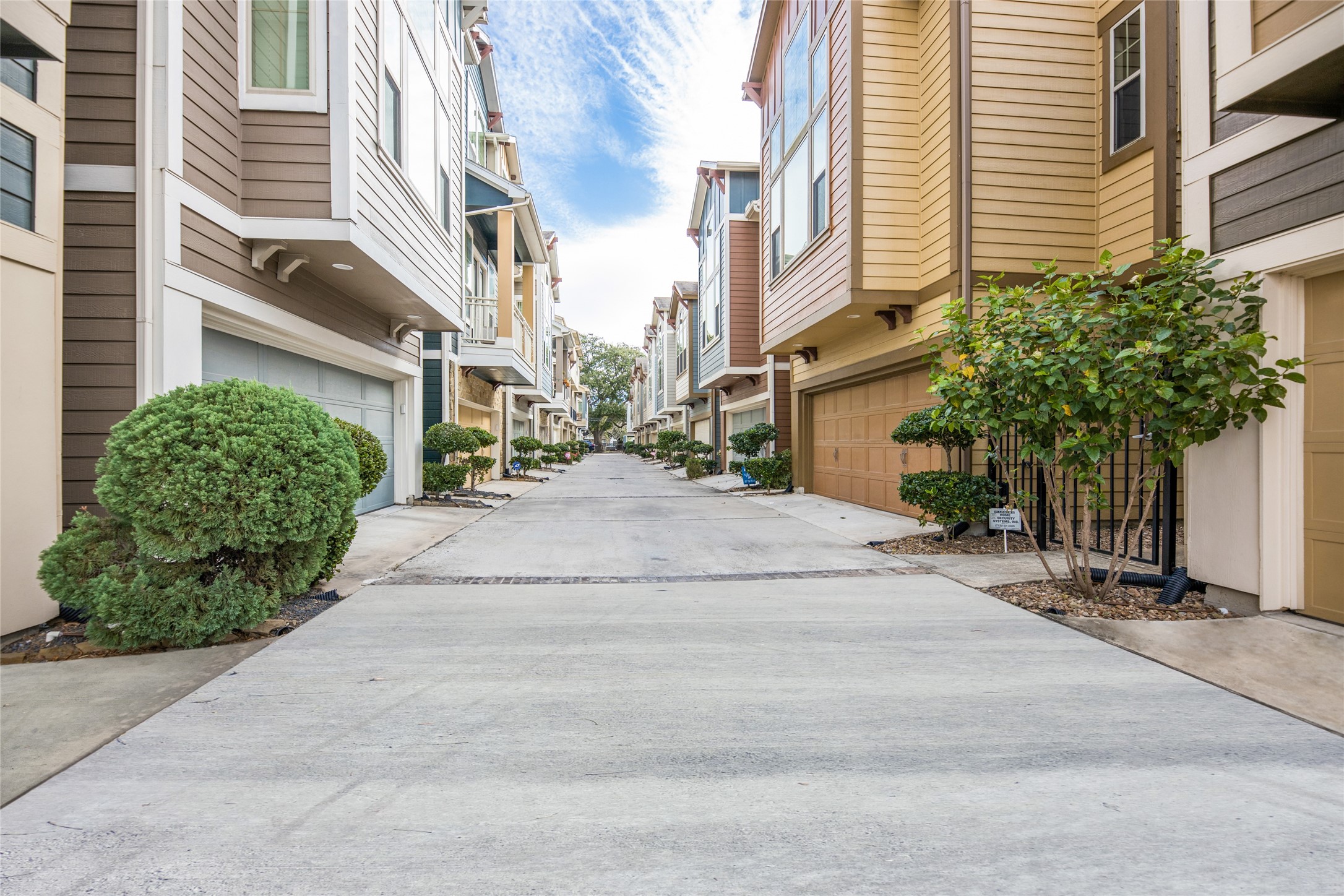 769 Waverly Street Houston, TX 77007 - Photo 2 of 35 a view of a street with a building in the background
