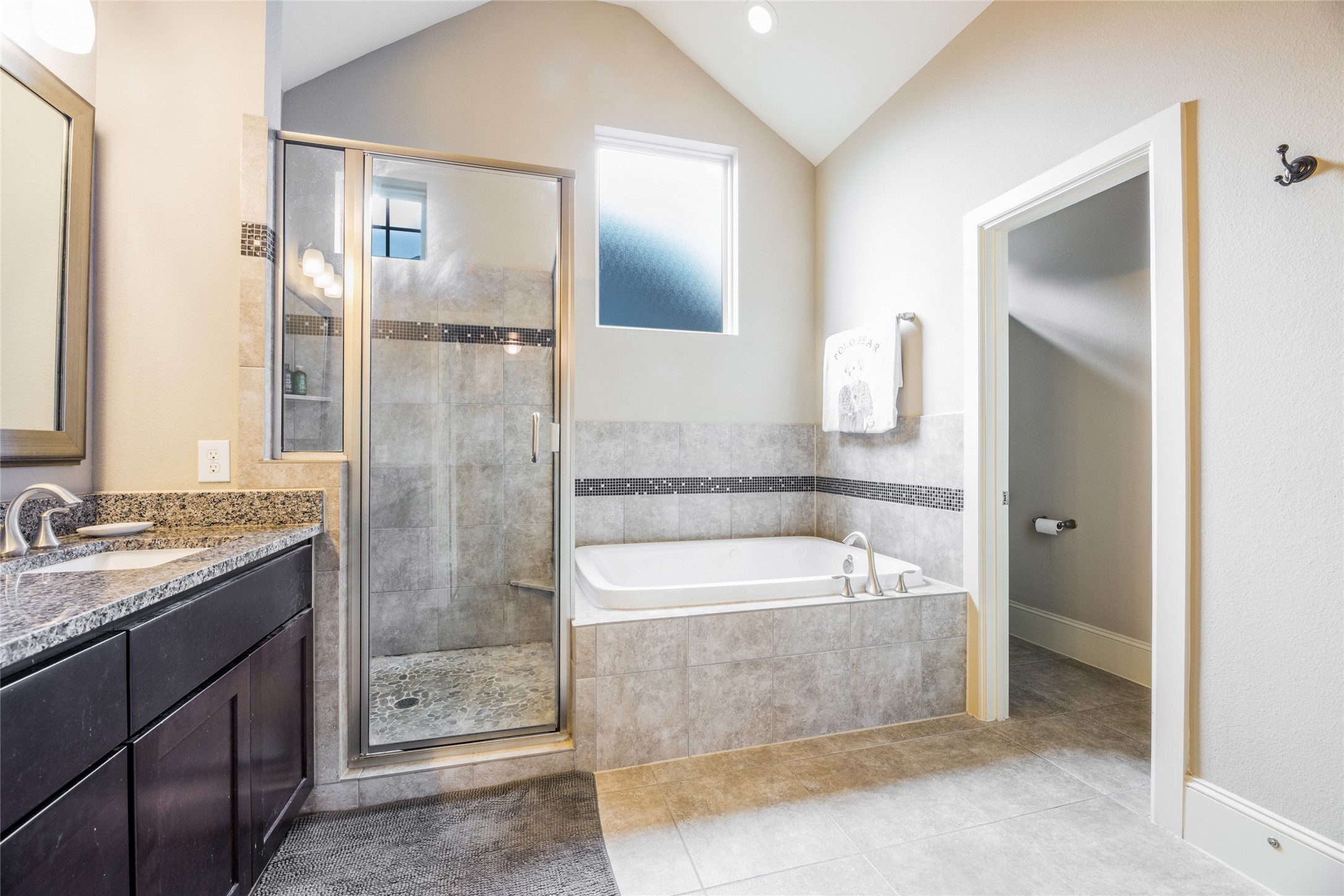 769 Waverly Street Houston, TX 77007 - Photo 24 of 35 a spacious bathroom with a tub sink and mirror