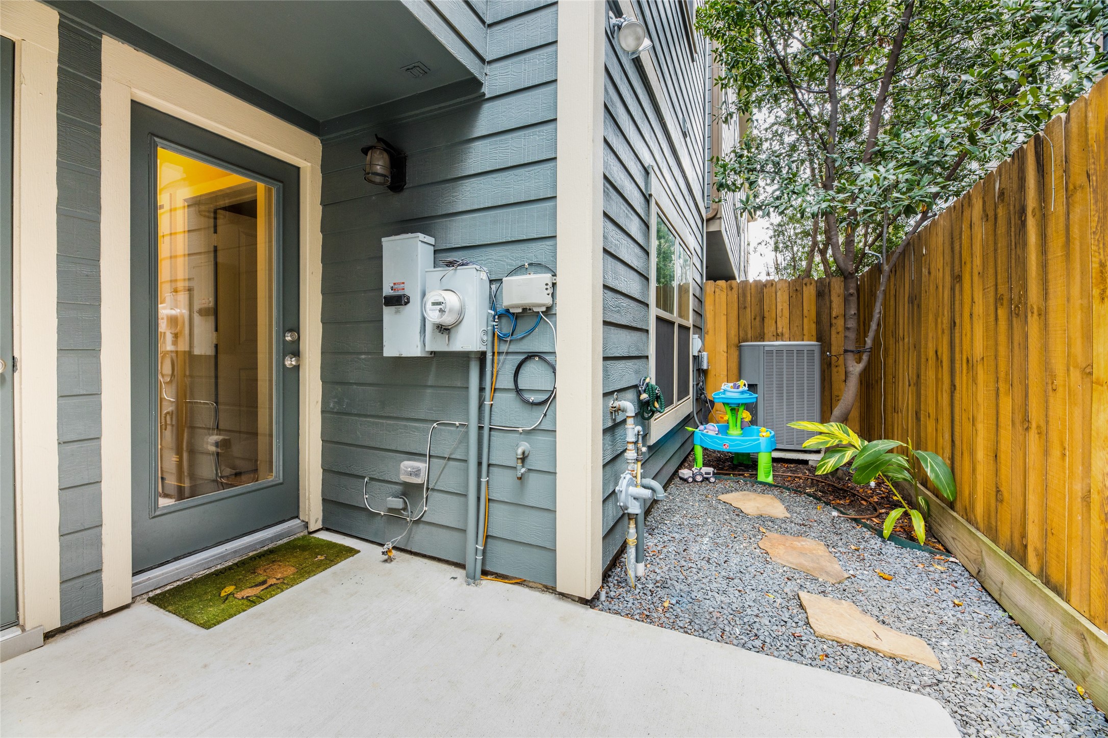 769 Waverly Street Houston, TX 77007 - Photo 28 of 35 a backyard of a house with outdoor seating
