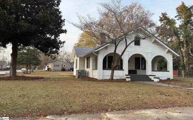 $290,000 | 501 North Adair Street, Clinton, SC 29325