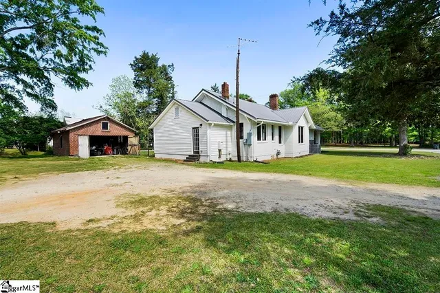 $290,000 | 501 North Adair Street, Clinton, SC 29325