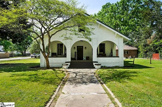 $290,000 | 501 North Adair Street, Clinton, SC 29325