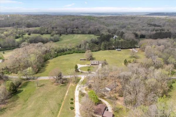 $599,900 | 5842 Old State Rte 1, New Johnsonville, TN 37134