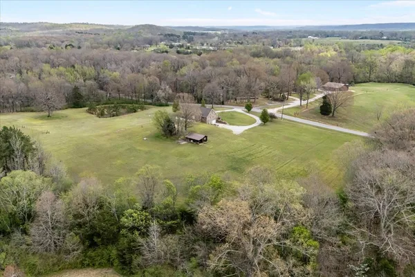 $599,900 | 5842 Old State Rte 1, New Johnsonville, TN 37134