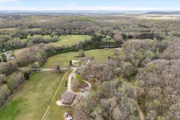 $599,900 | 5842 Old State Rte 1, New Johnsonville, TN 37134