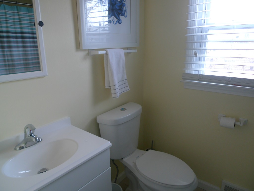 60 Clement Street Springfield, MA 01118 - Photo 13 of 18