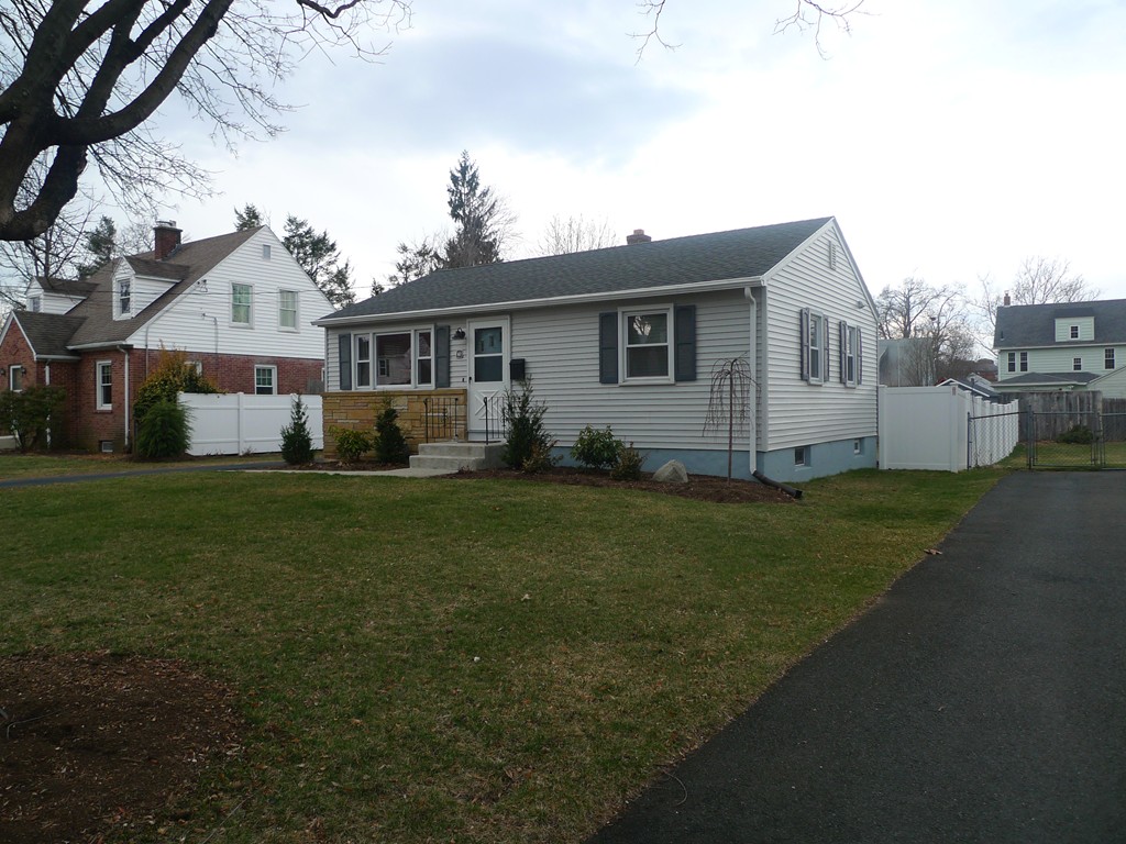 60 Clement Street Springfield, MA 01118 - Photo 2 of 18