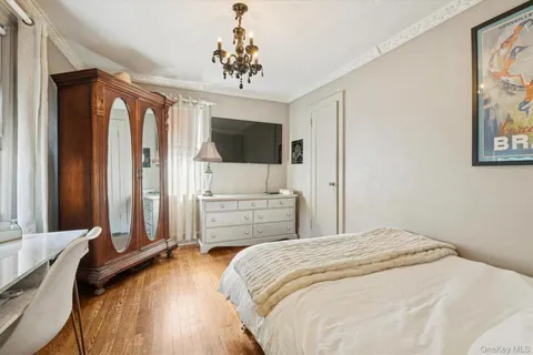 $1,399,000 | 52-11 Redfield Street | Douglaston