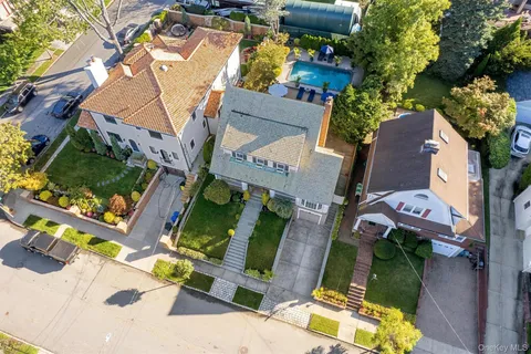 $1,399,000 | 52-11 Redfield Street | Douglaston