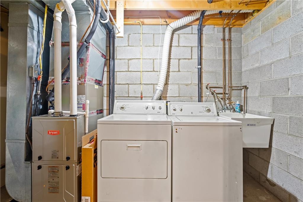 122 Terra Drive McKees Rocks, PA 15136 - Photo 26 of 28 a room with dryer and washer