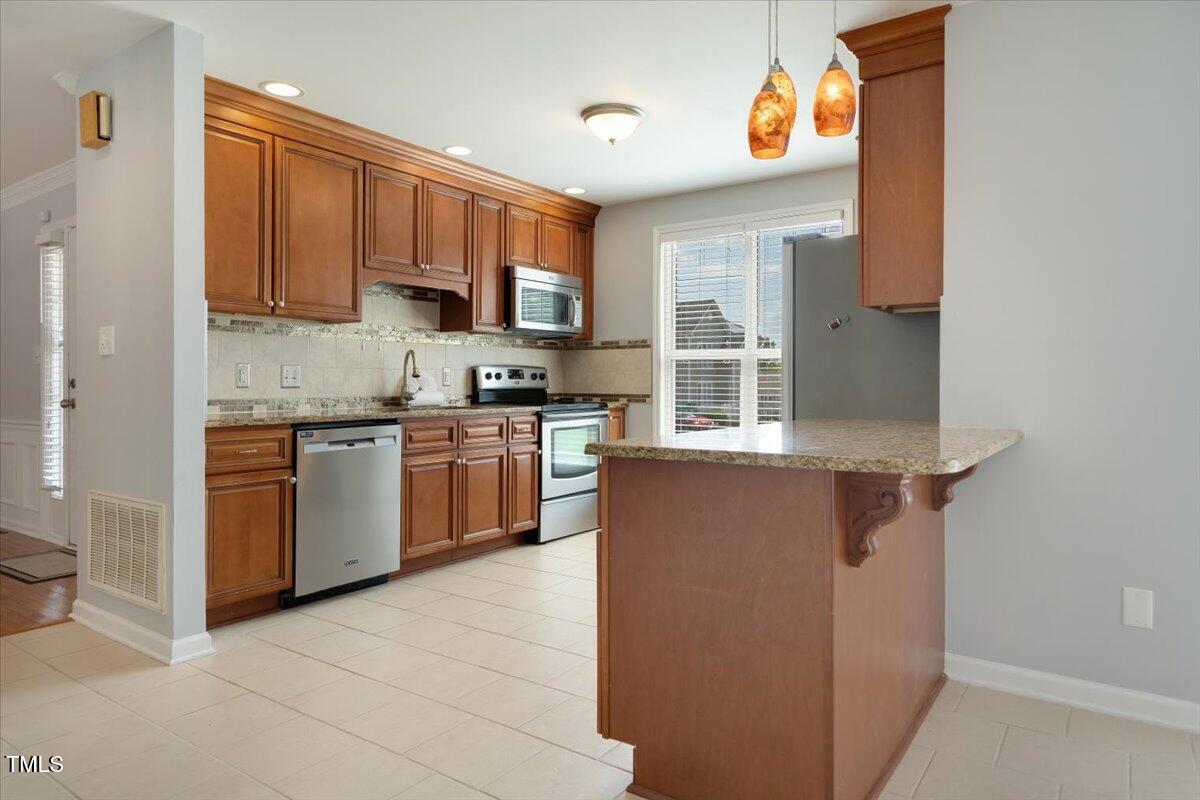 1809 Billingham Court Raleigh, NC 27604 - Photo 7 of 27 03-aINT_003