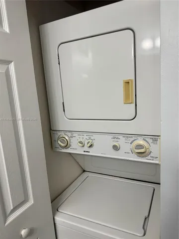 a close up view of a washer and dryer