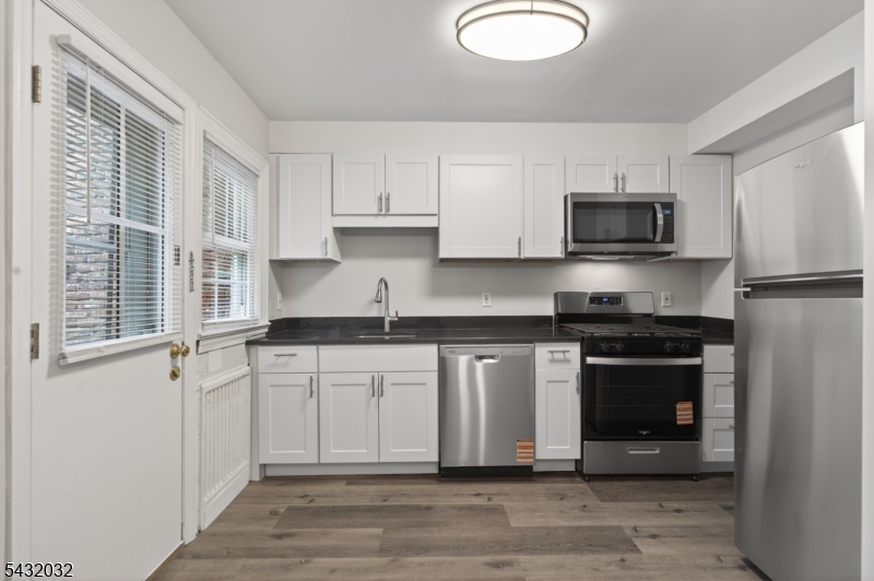 180 Summit Avenue, Unit B Summit, NJ 07901 - Photo 4 of 15
