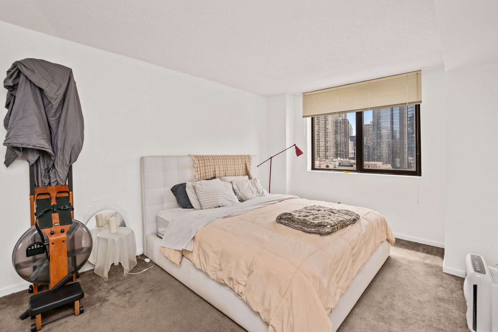 33 West Delaware Place, Unit 22J Chicago, IL 60610 - Photo 8 of 15