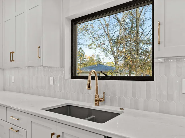 $649,000 | 1253 Riverside Drive, Suamico, WI 54173