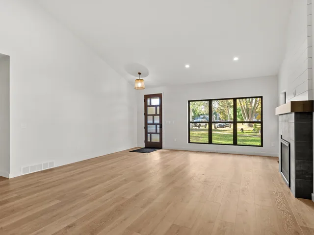 $649,000 | 1253 Riverside Drive, Suamico, WI 54173