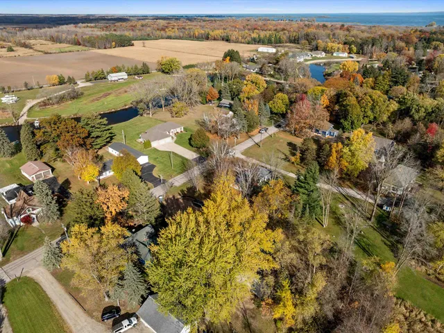 $649,000 | 1253 Riverside Drive, Suamico, WI 54173