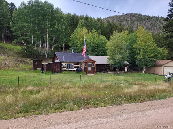 a view of a house with a backyard