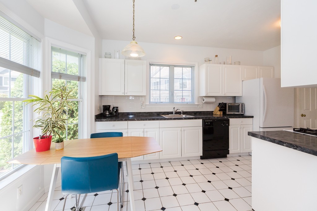 36 Cambridge Road, Unit 20 Woburn, MA 01801 - Photo 4 of 30 Gallery Image 4