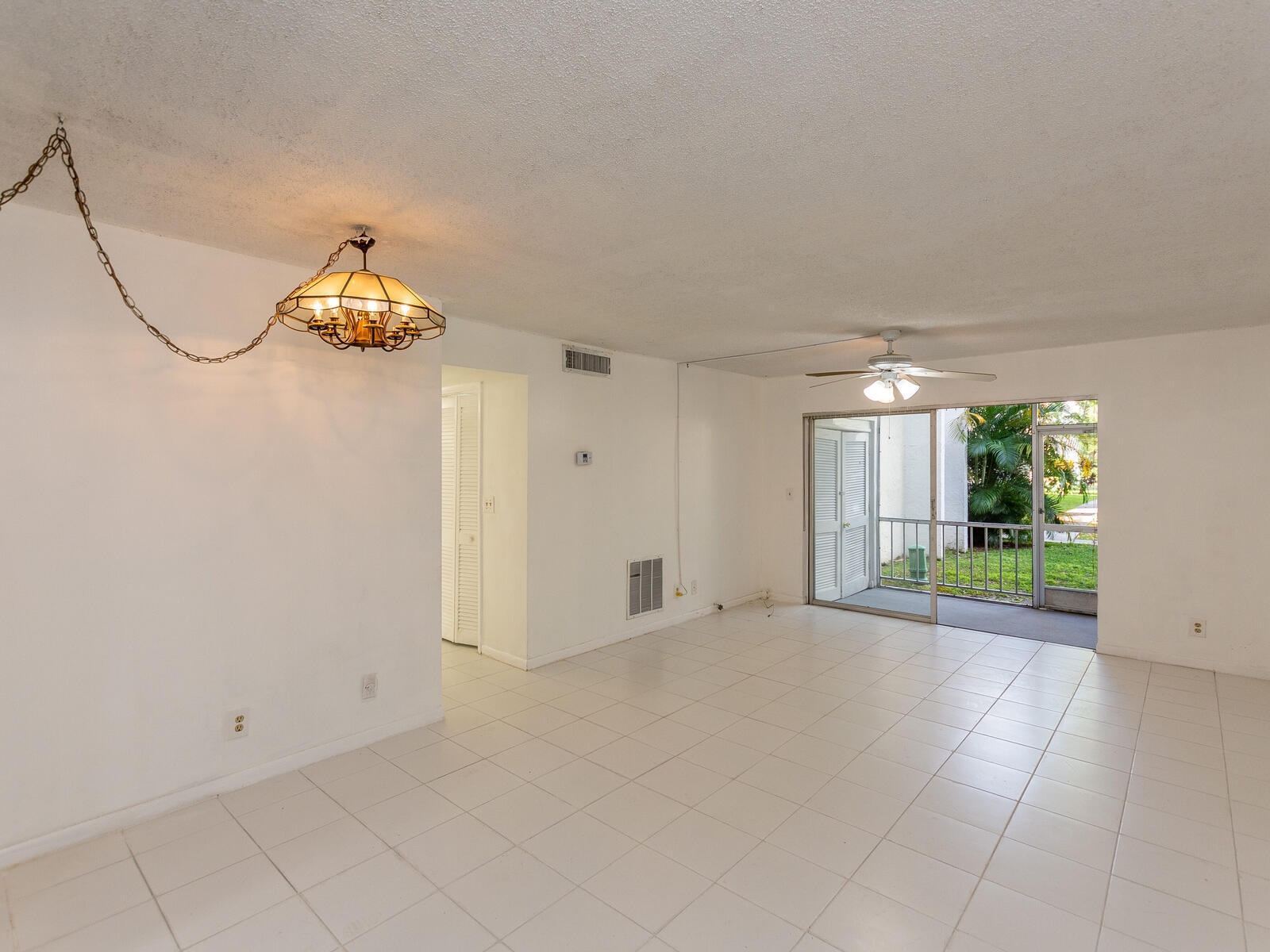 620 Northwest 13th Street, Unit 18 Boca Raton, FL 33486 - Photo 11 of 24 Living1