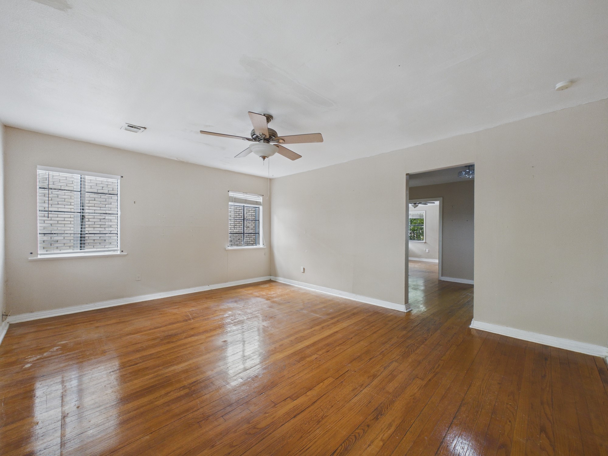 5110 Academy Street, Unit 3 Houston, TX 77005 - Photo 4 of 21 Great Sized Living Room