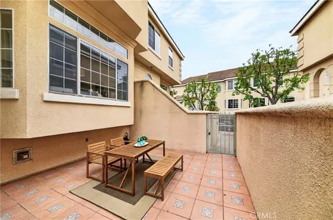 $1,087,000 | 2825 Plaza Del Amo, Unit 102, Torrance, CA 90503