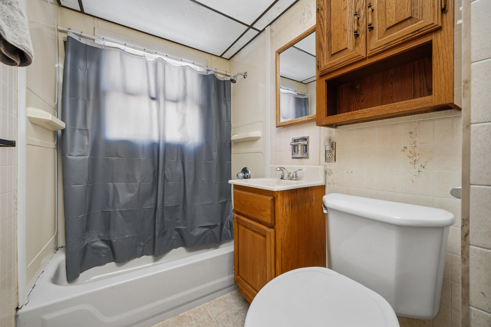 5405 Birch Avenue Hammond, IN 46320 - Photo 9 of 20 a bathroom with a sink toilet and shower