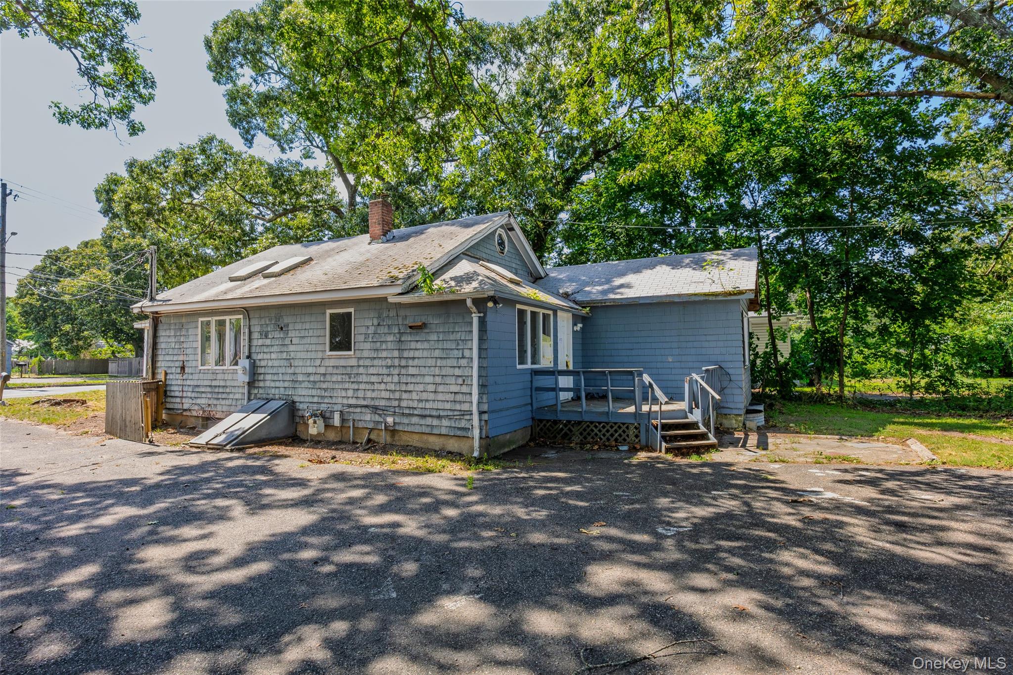 426 Riverleigh Avenue Riverside, NY 11901 - Photo 8 of 43