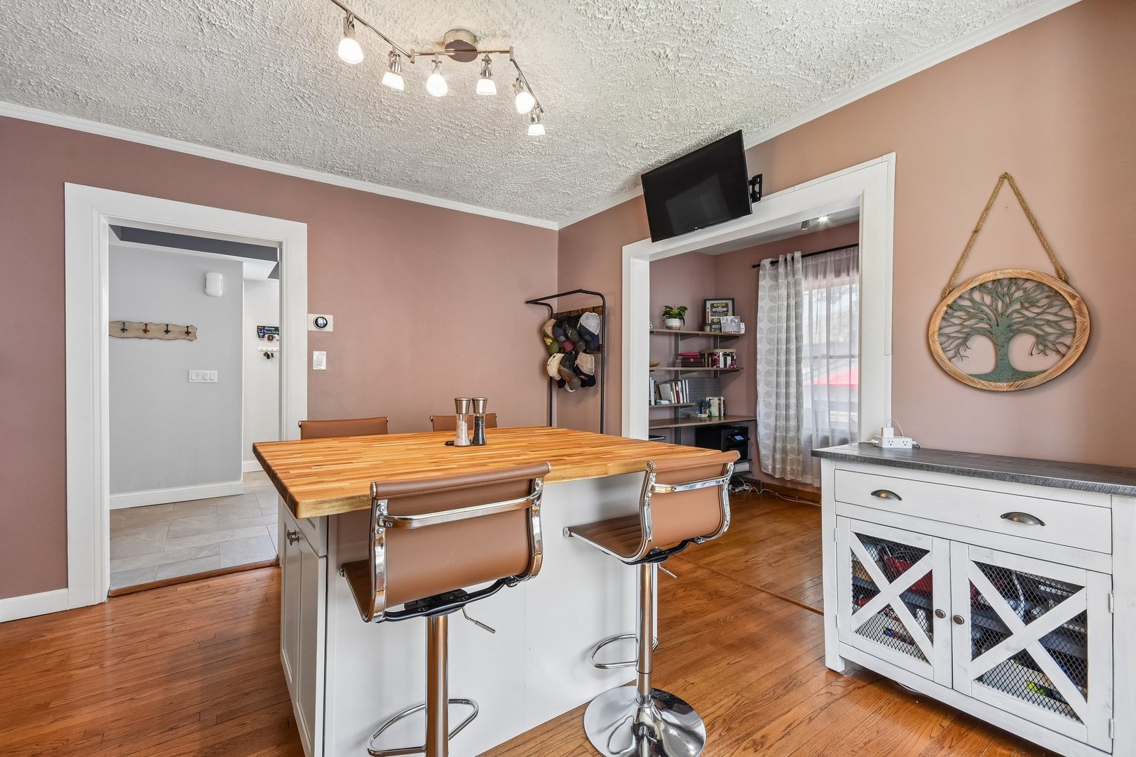 693 Spring Road Elmhurst, IL 60126 - Photo 6 of 32