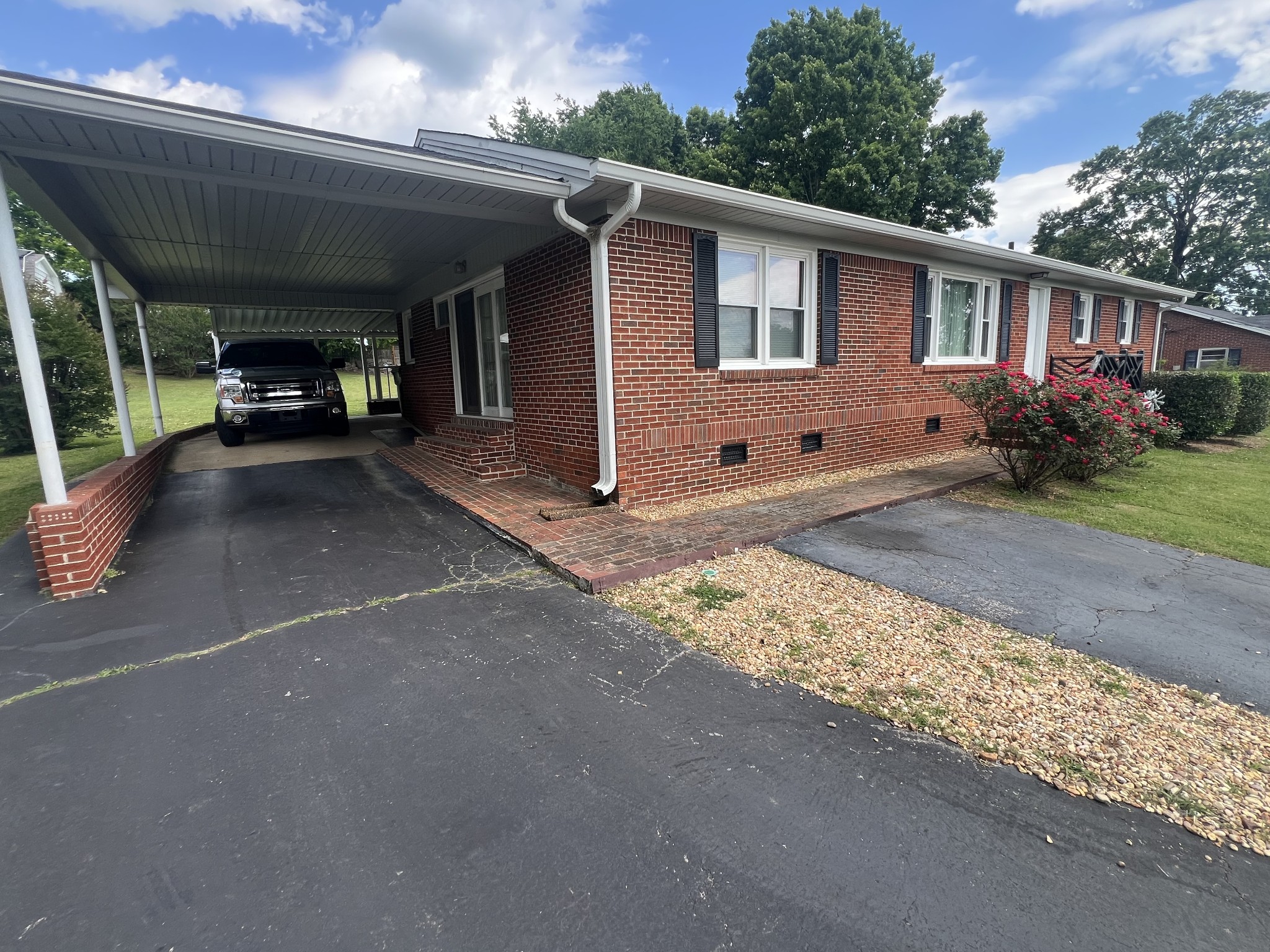 105 Tollgate Road Pulaski, TN 38478 - Photo 25 of 38 a view of a car garage