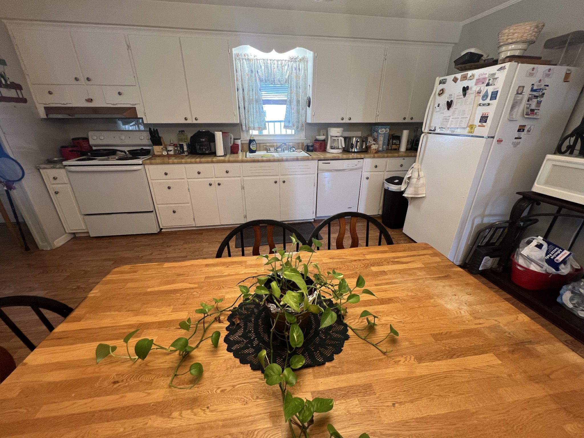 105 Tollgate Road Pulaski, TN 38478 - Photo 8 of 38 a kitchen with a sink appliances and cabinets