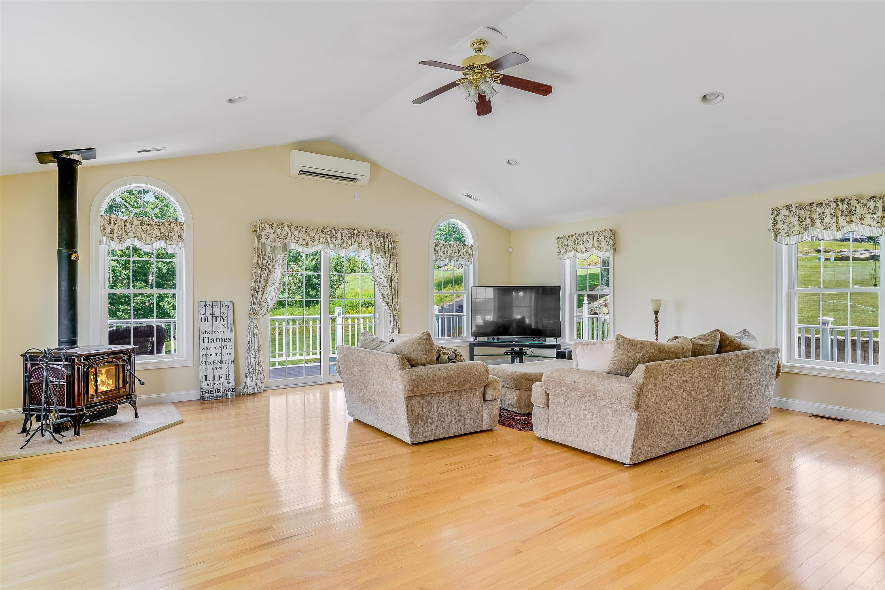 87 Roosevelt Road Weare, NH 03281 - Photo 11 of 40 Gallery Image 11